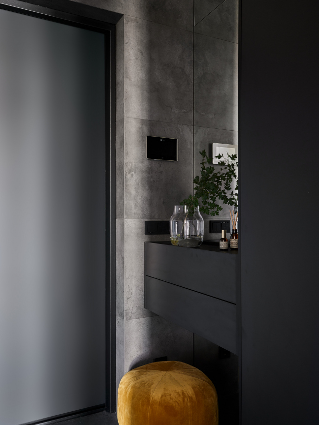 Подвесная тумба в прихожей