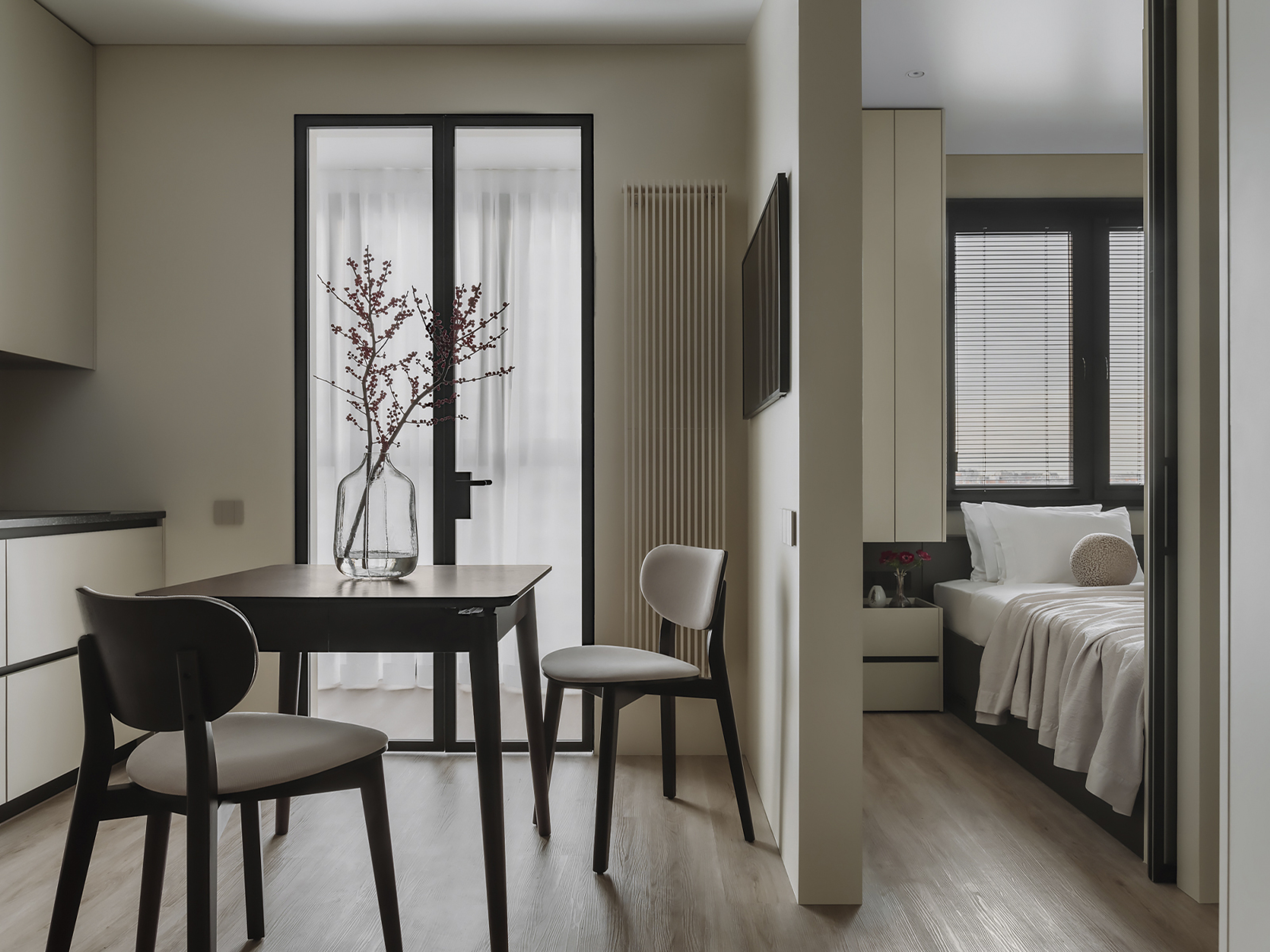 One-Bedroom 38 m<sup>2</sup> Apartment With a Combined Kitchen-Living Room and a Dressing Area: Photos, Videos, and Interior Estimate