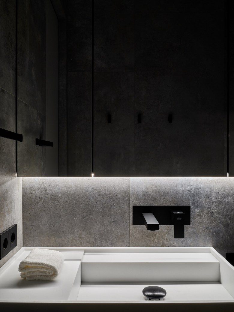 Стеклянный ящик с подсветкой