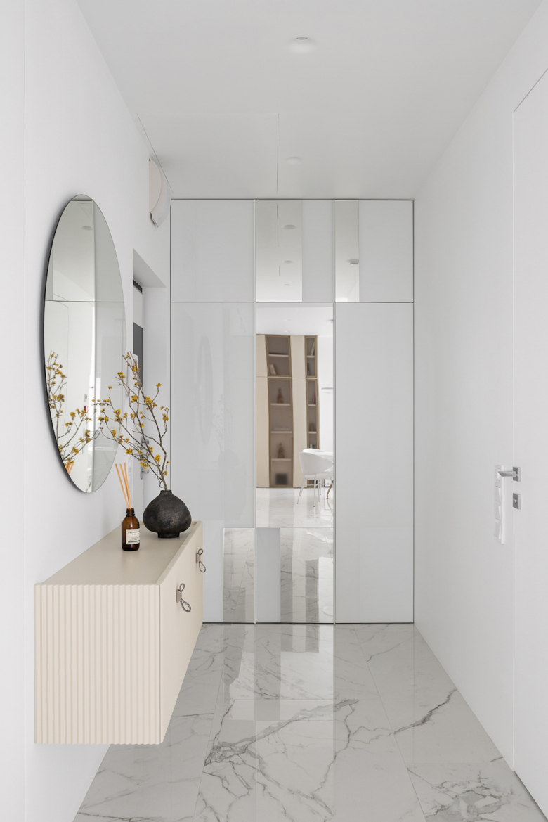 Шкаф для одежды в прихожей