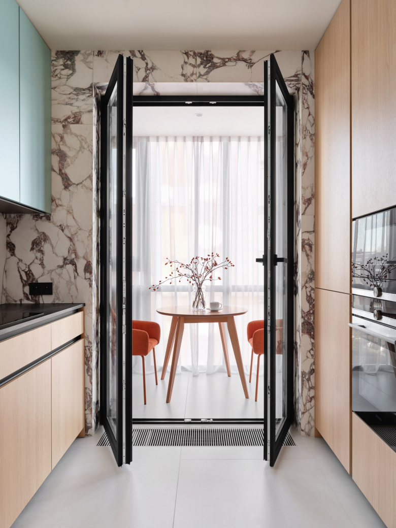 Французское окно на кухне