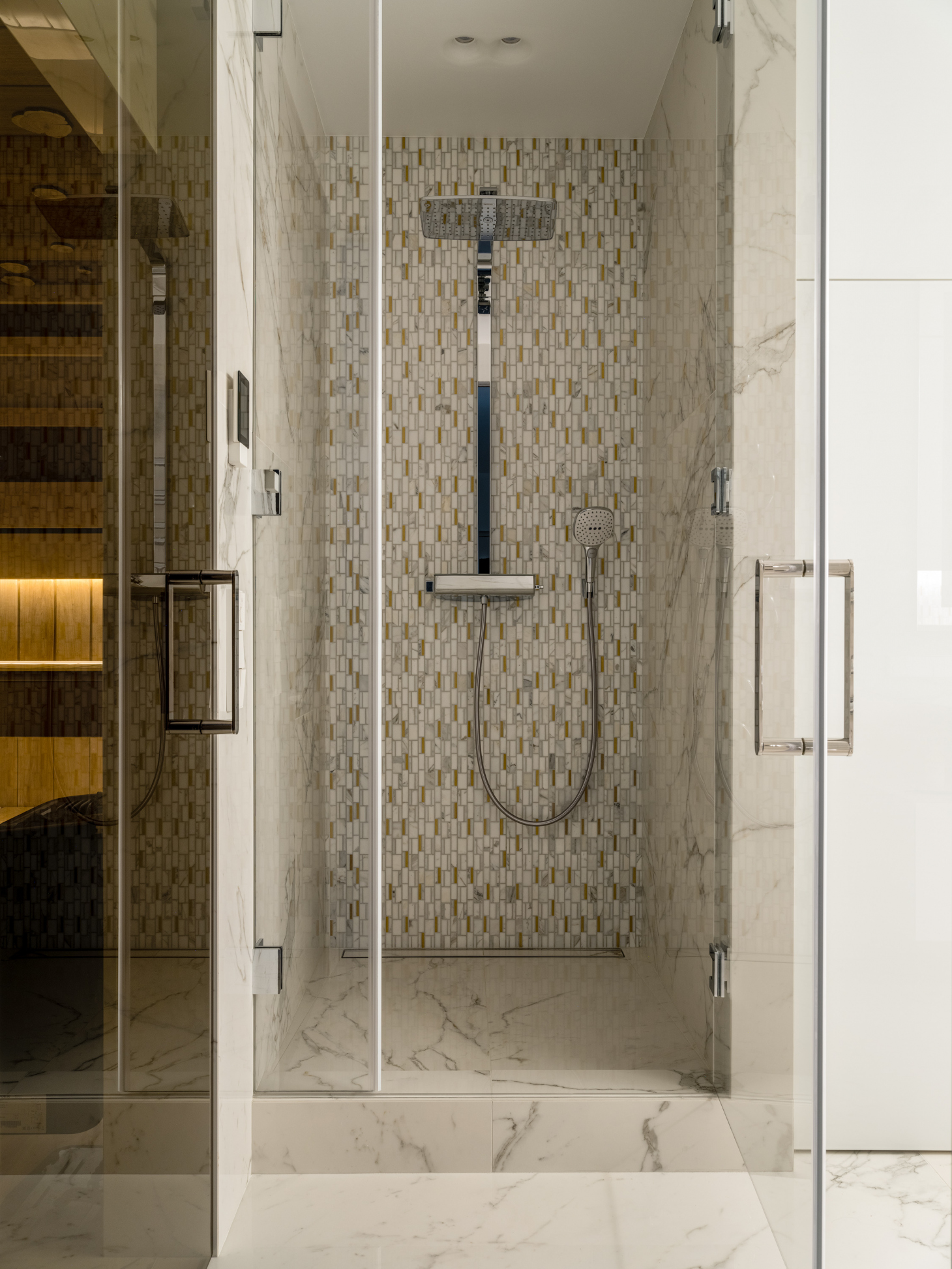 Ванная комната с сауной и душевой