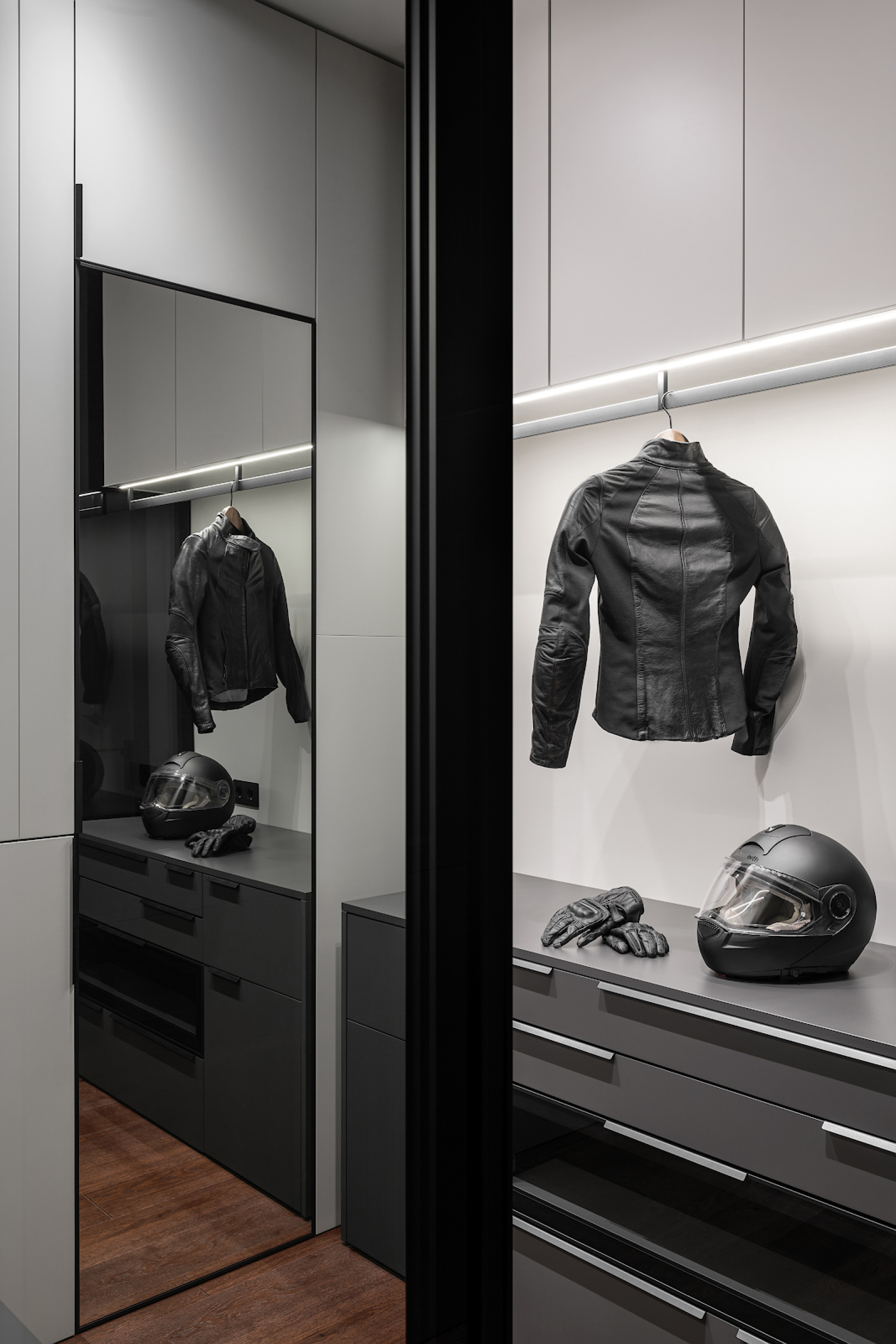 Гардеробная с зеркалом