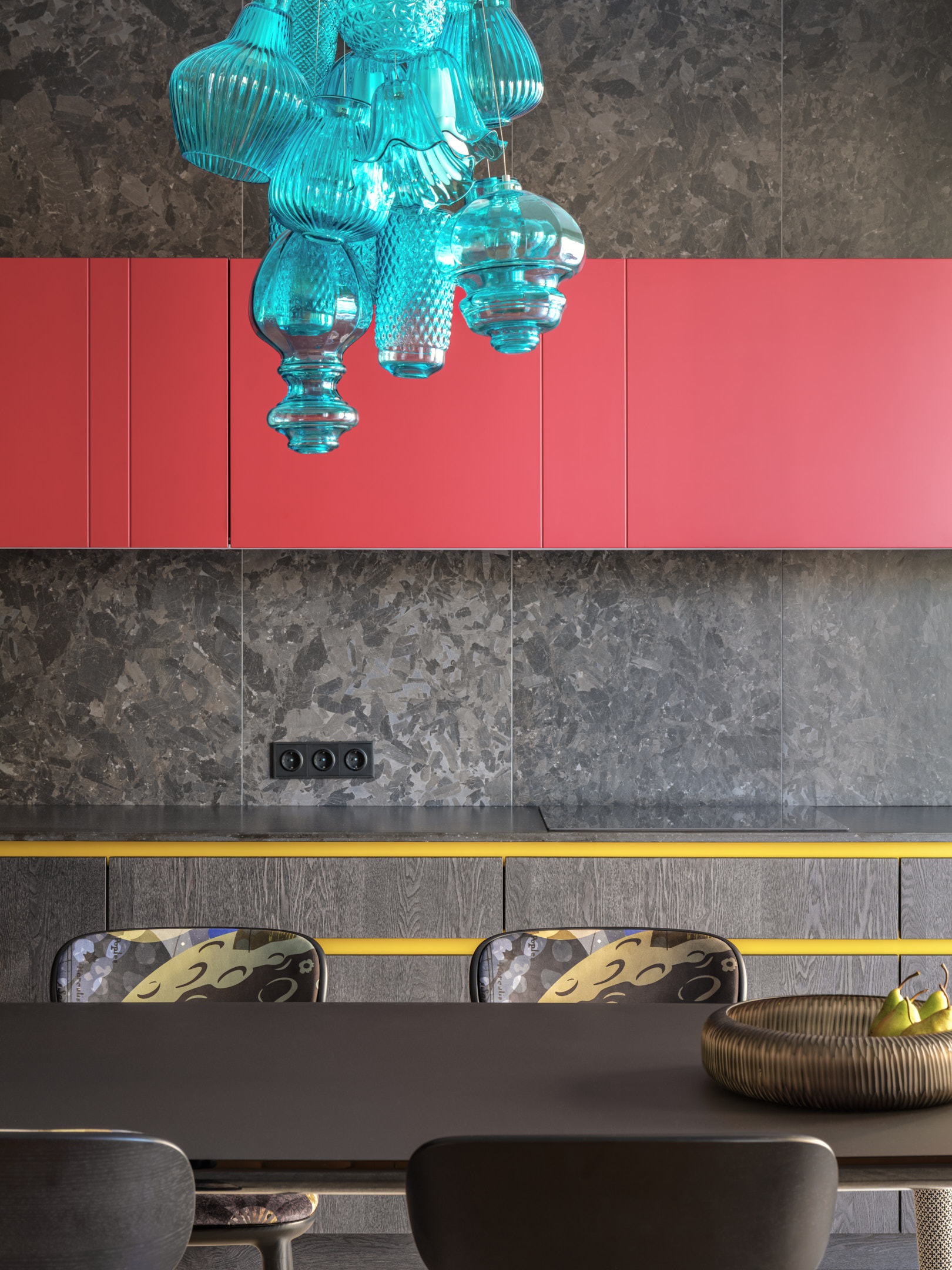 Дизайн яркой кухни