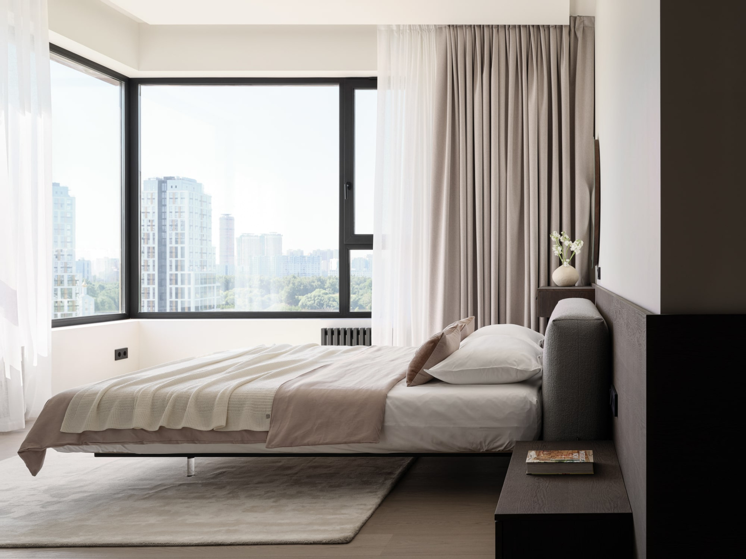 Дизайн интерьера главной спальни с гардеробной