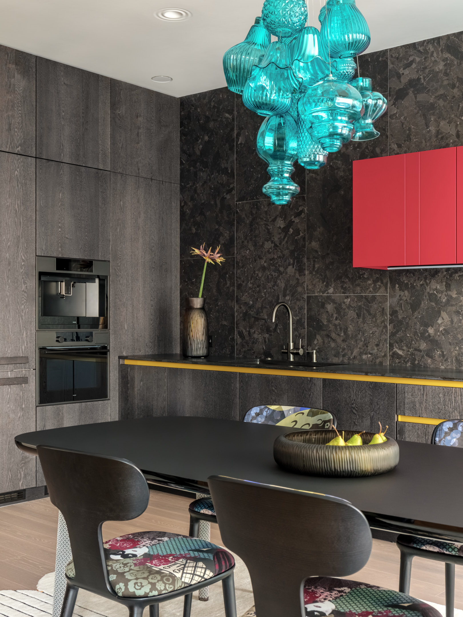 Дизайн темной угловой кухни