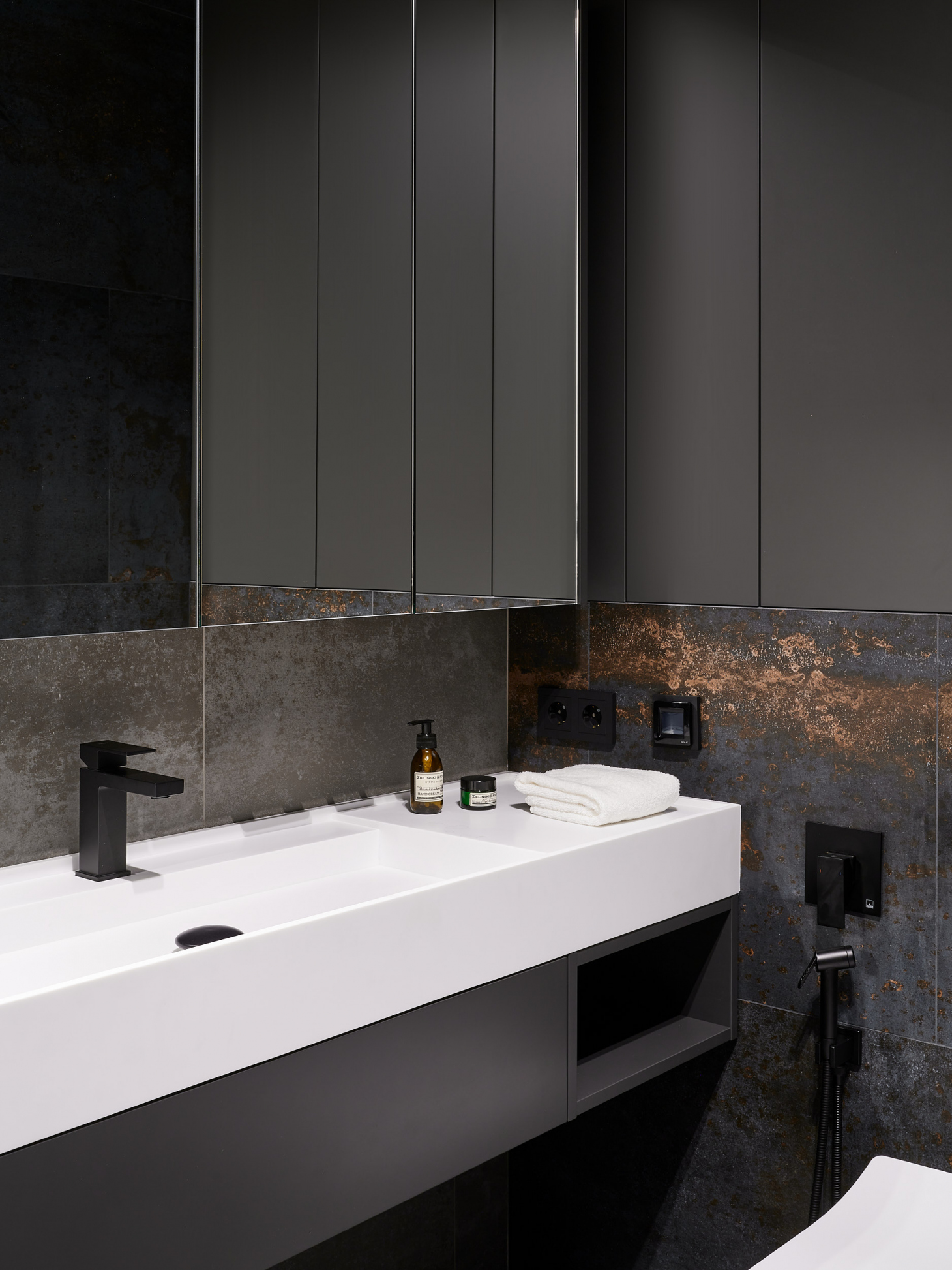 Керамогранит с металлизированным эффектом