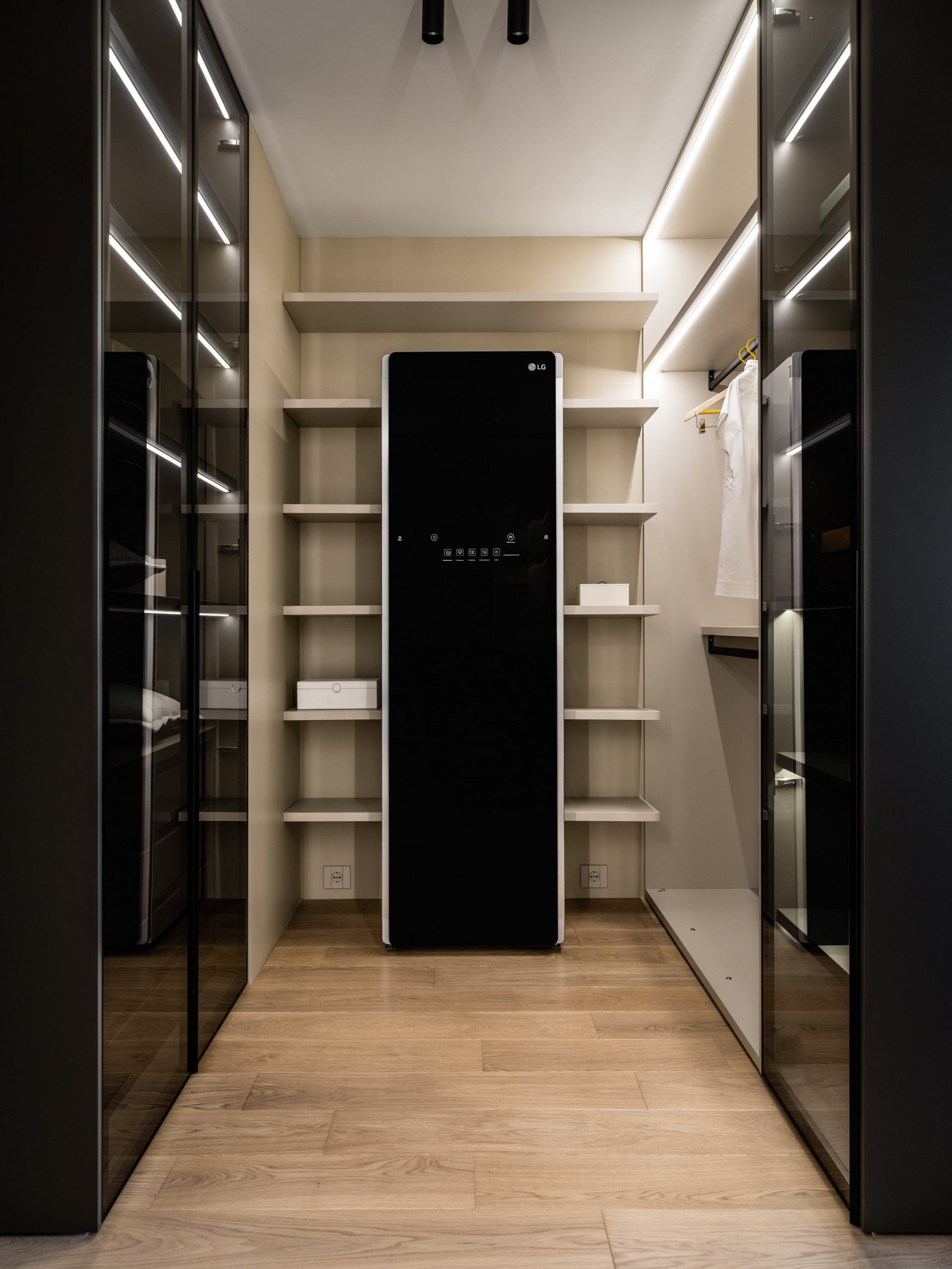 Шкафы для одежды и обуви