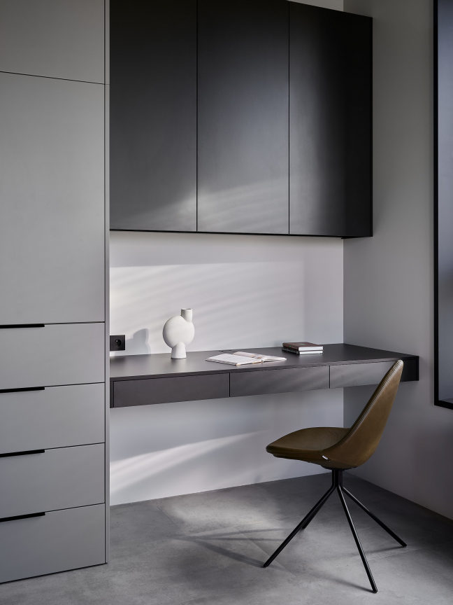 Рабочий стол для хозяина