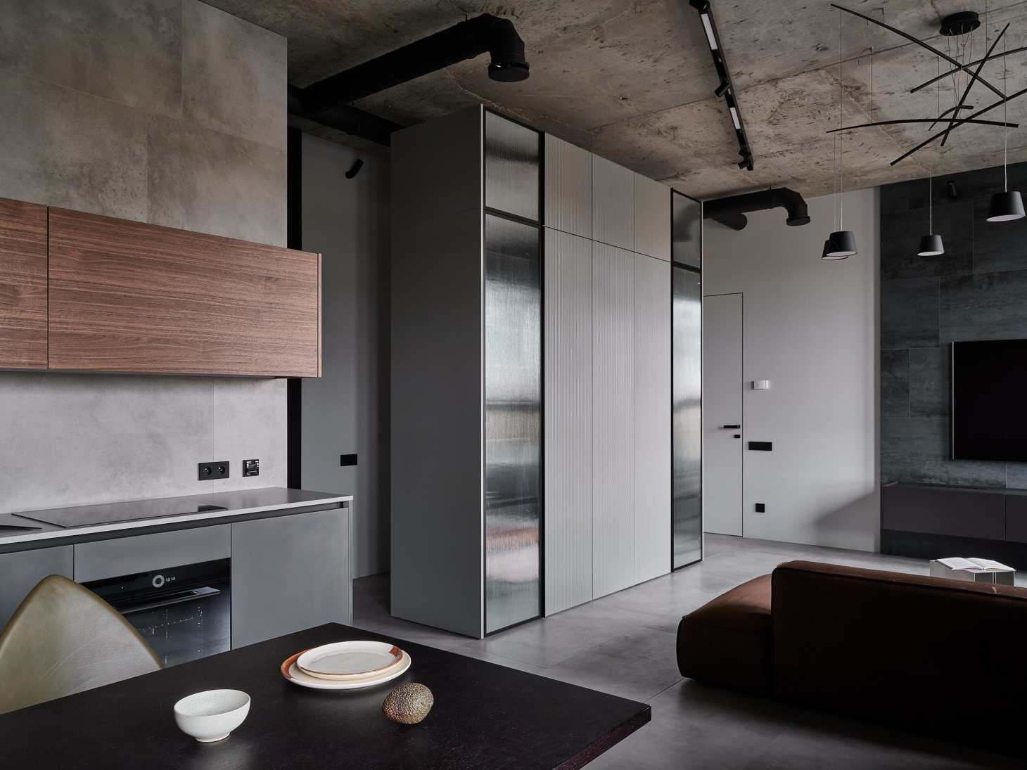 Шкаф с витриной