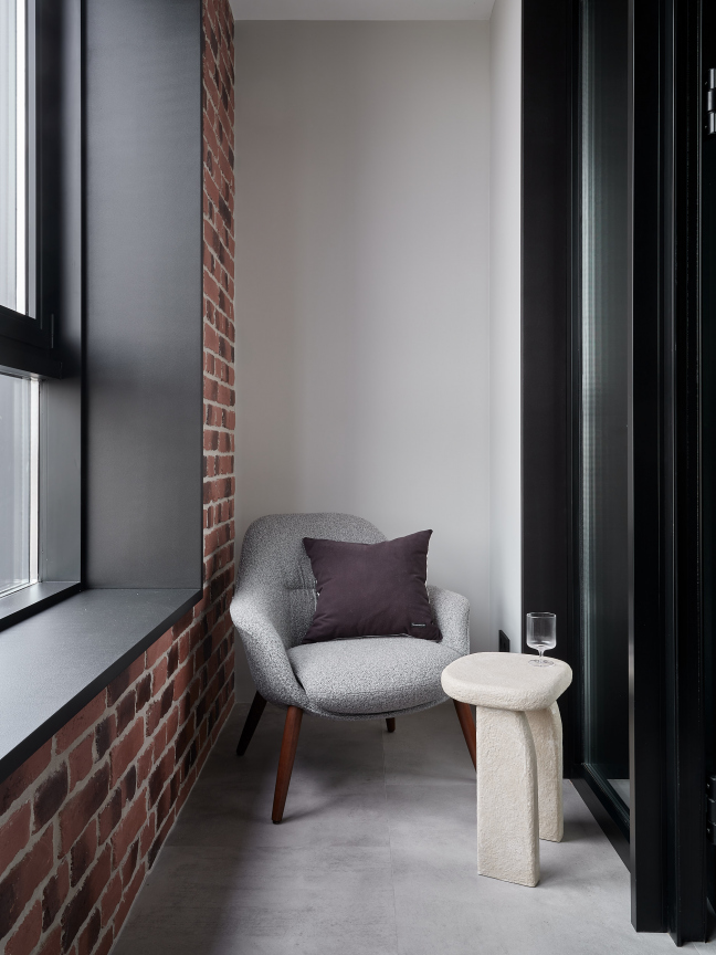 Кресло на лоджии