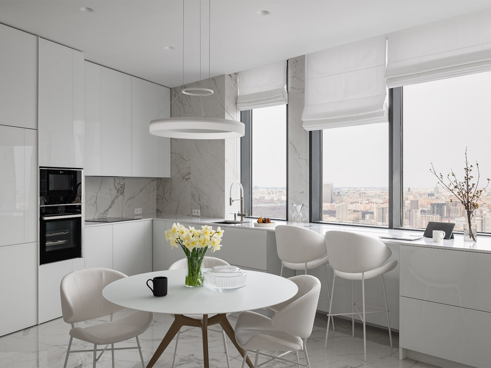 Угловая белая кухня