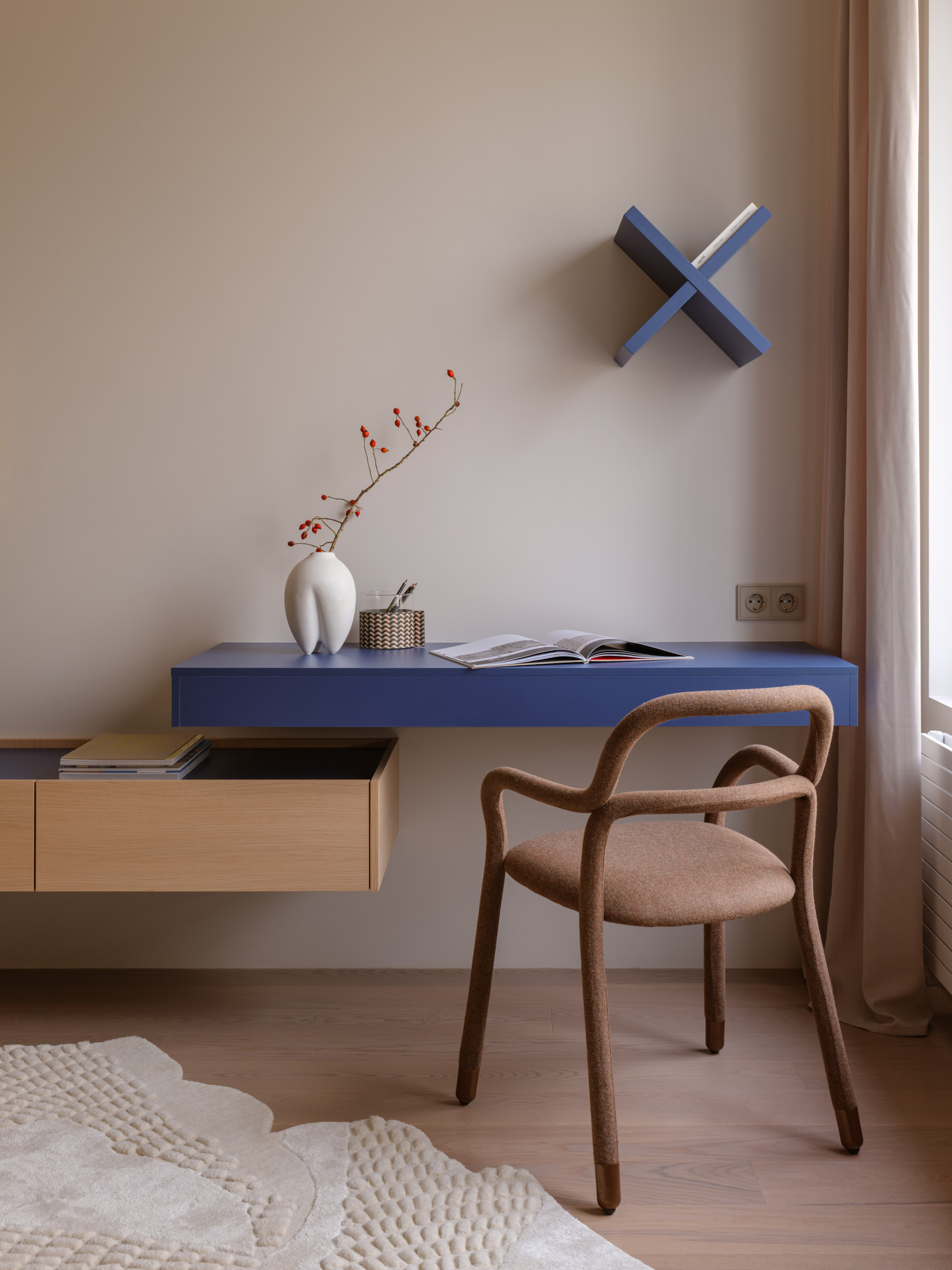 Рабочий стол в детской