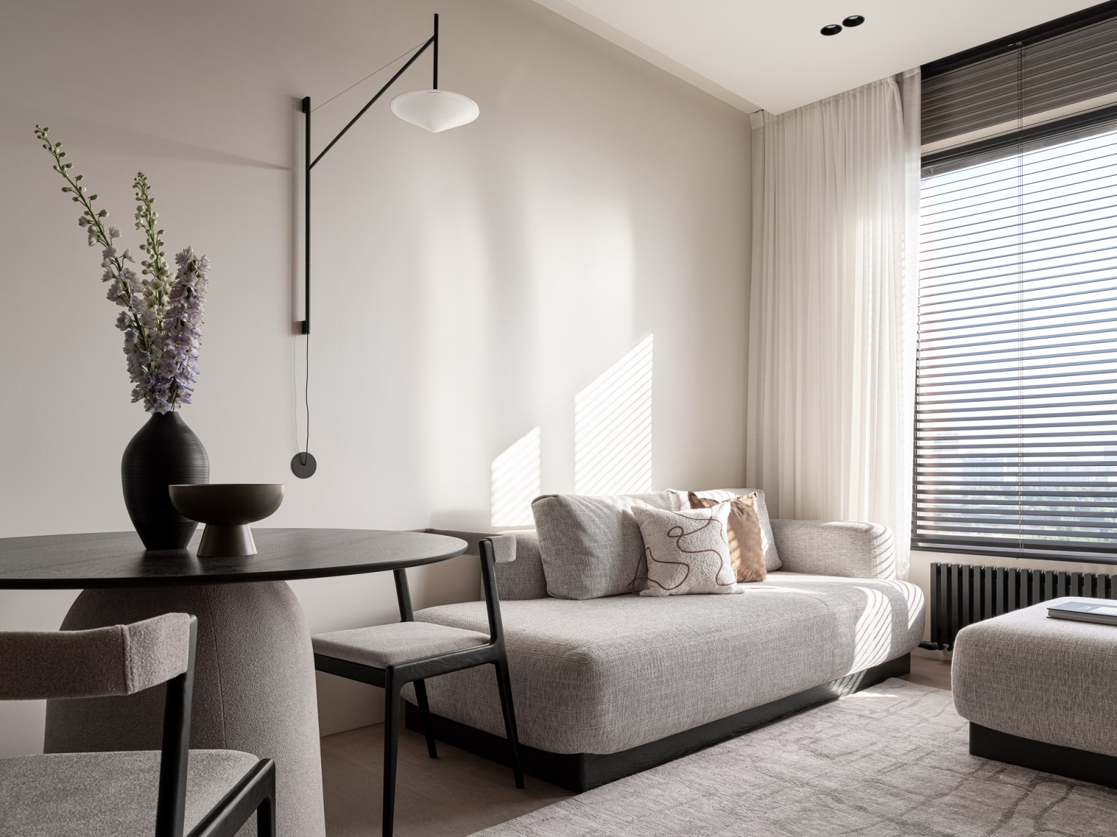 Warm Minimalism in a 72 m<sup>2</sup>  Moscow Apartment with a Window in the Bathroom and a Walk-in Closet: Photos, Video, and Interior Estimate