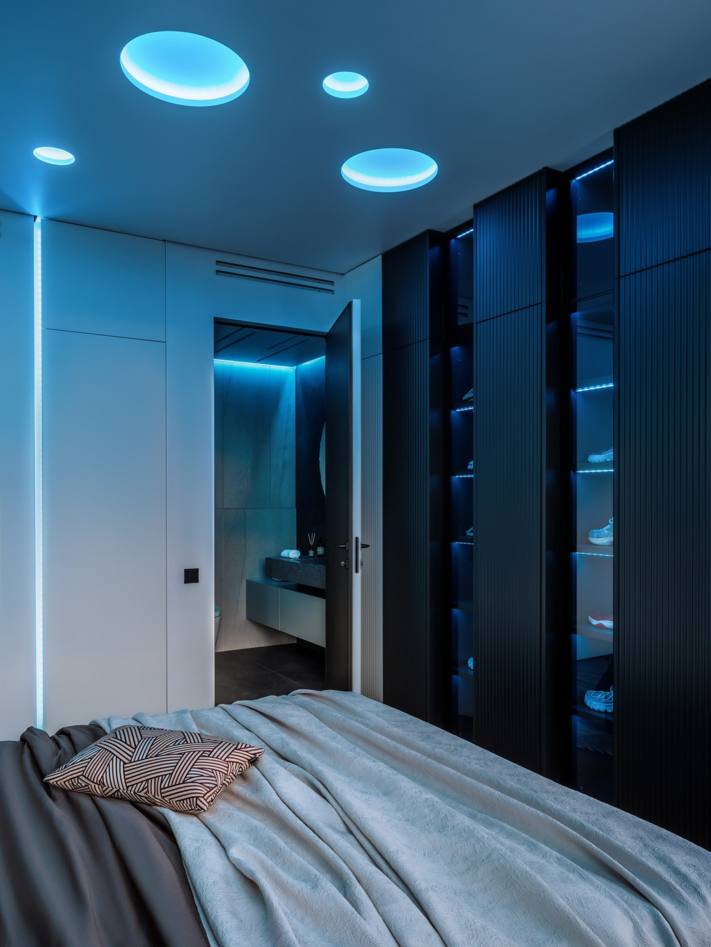 Подсветка у шкафа