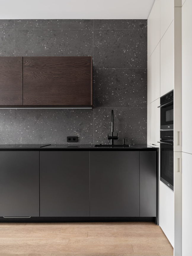 Дизайн кухни в темных тонах