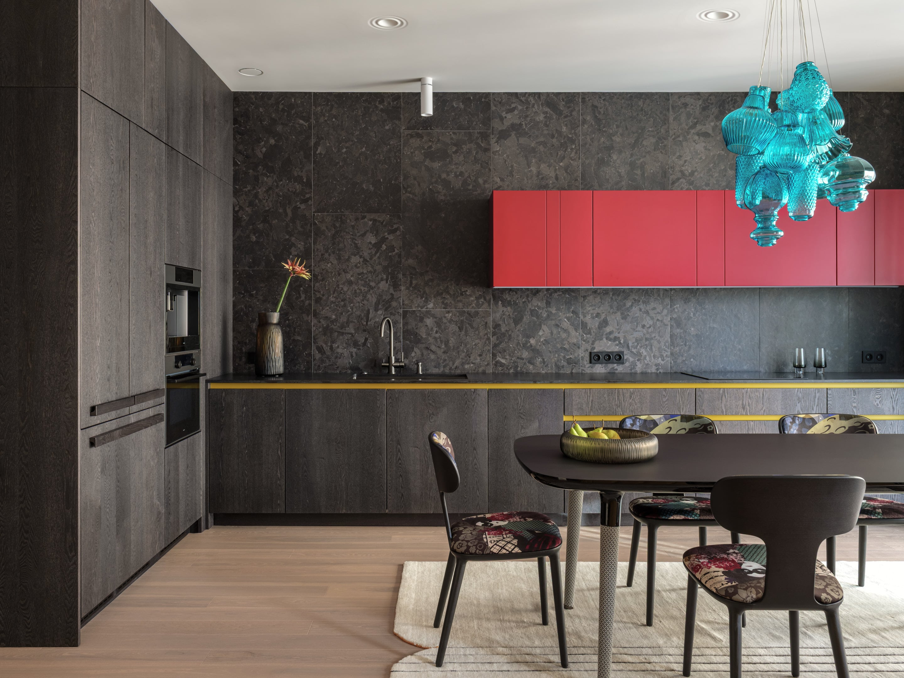 Дизайн яркой кухни