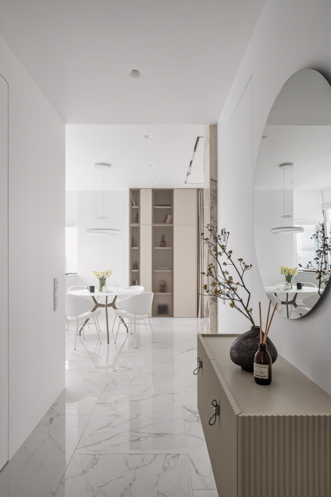 Тумба с зеркалом в прихожей