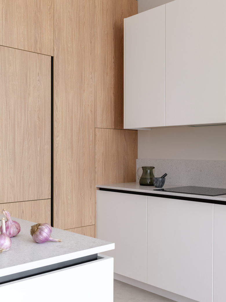 Дизайн кухни с холодильником