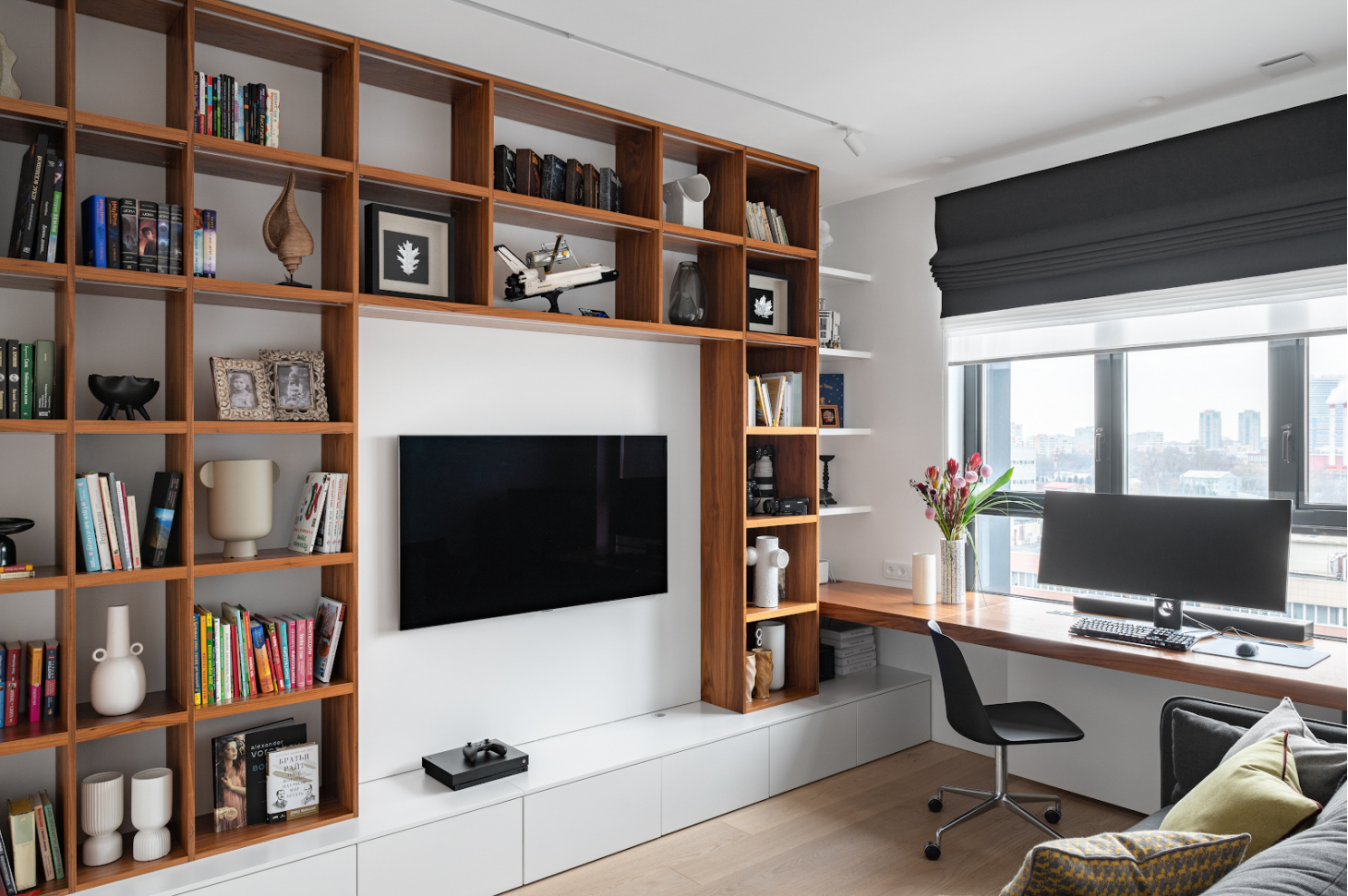 Стеллаж для книг в шпоне американского ореха