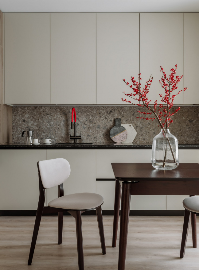 Угловая светлая кухня