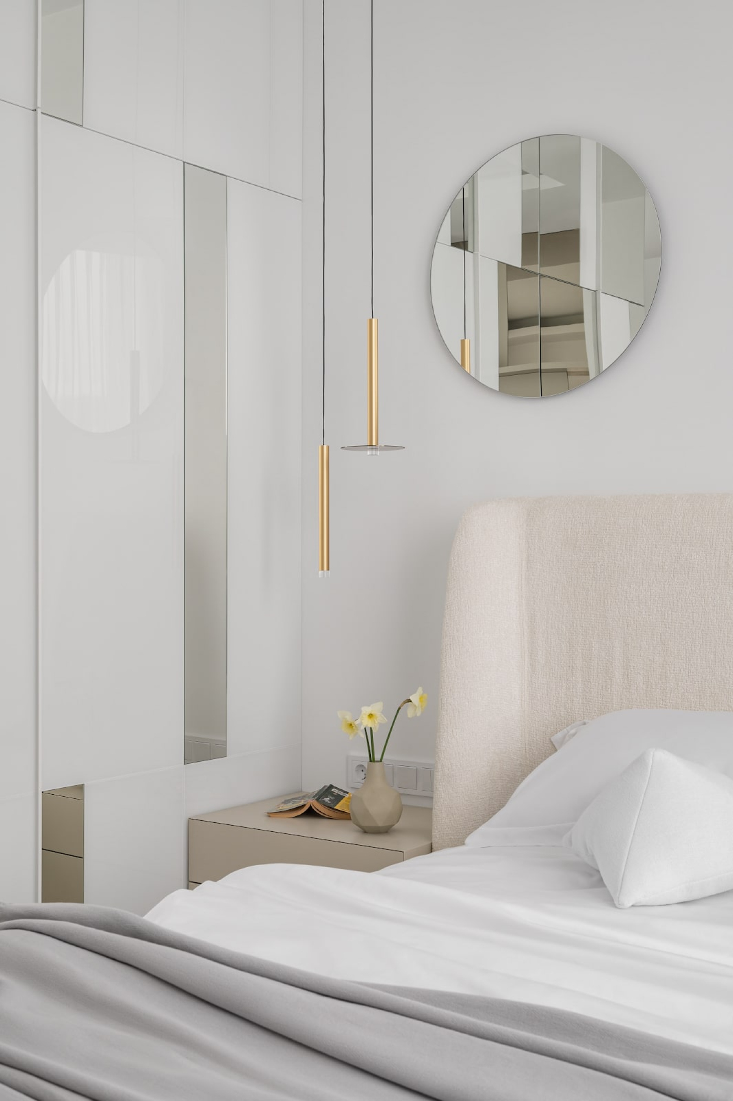 Шкаф для одежды со стеклянными фасадами