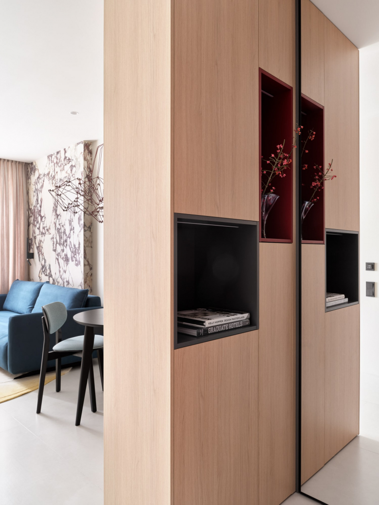 Шкаф для сумок и аксессуаров в прихожей