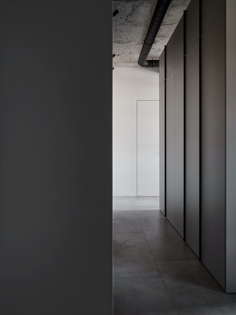 Обратная сторона шкафа