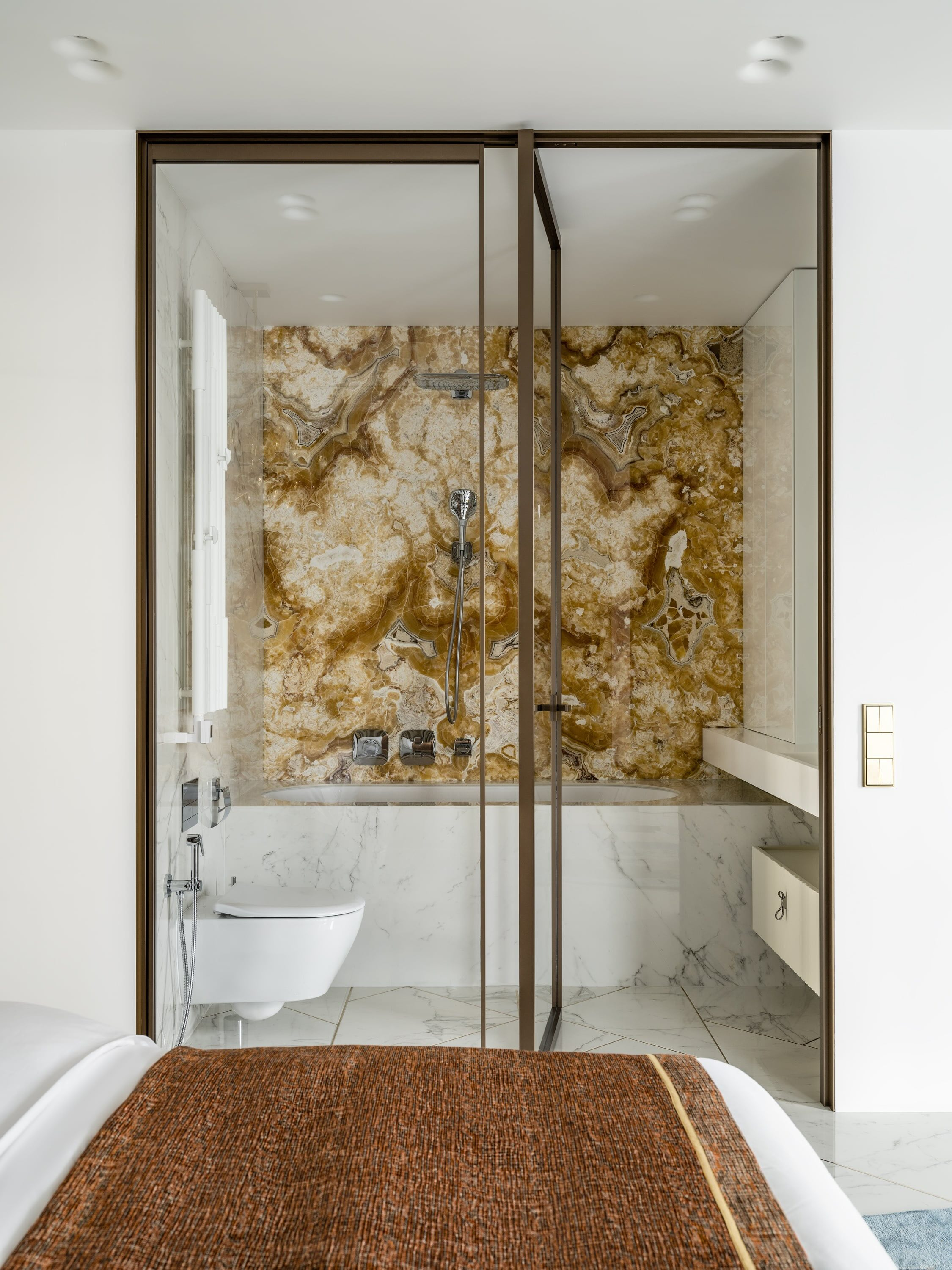 Оформление ванной натуральным камнем