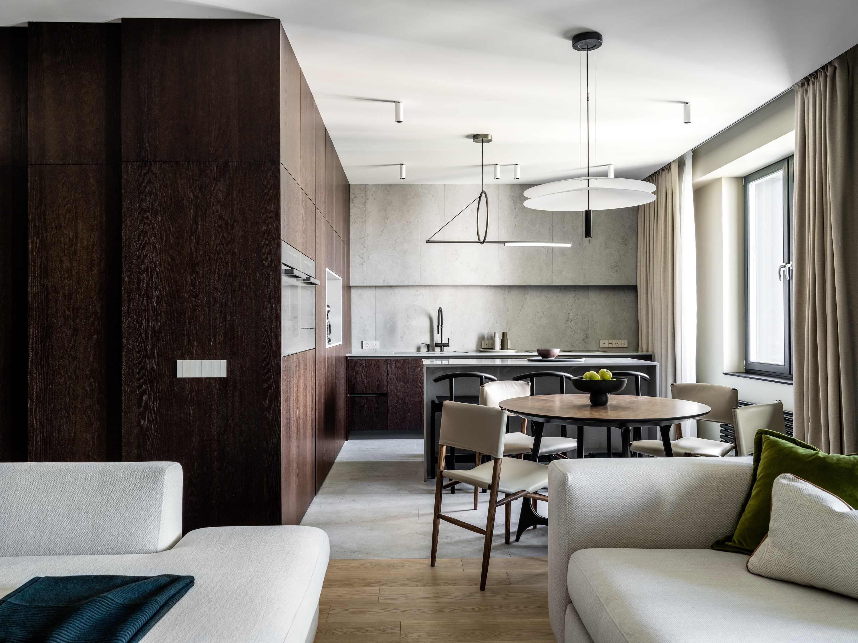 170 m<sup>2</sup> Apartment With a Kitchen Island and Guest Bedroom: Photos, Videos, and Interior Estimate