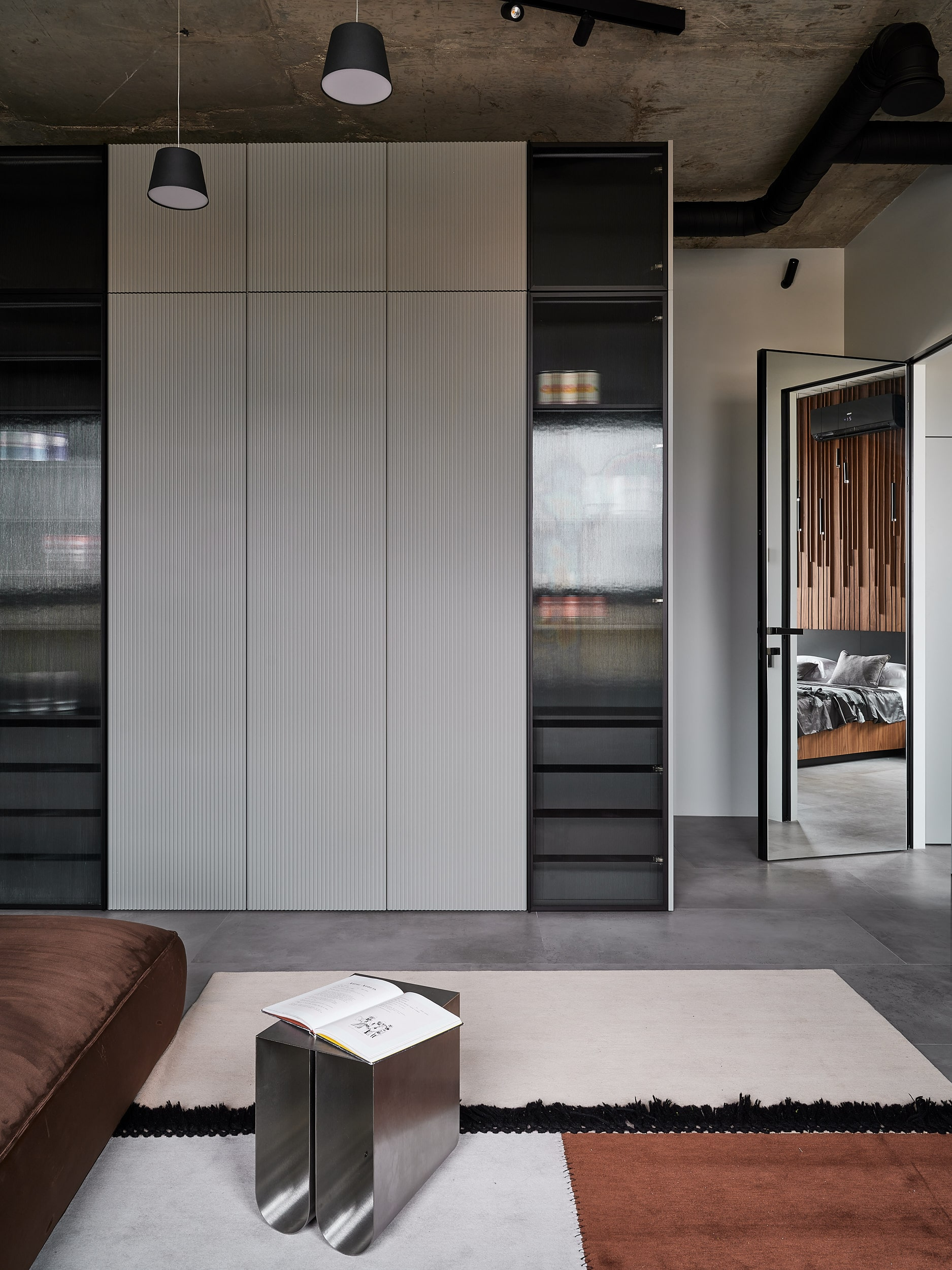 Шкаф для одежды в гостиной на заказ