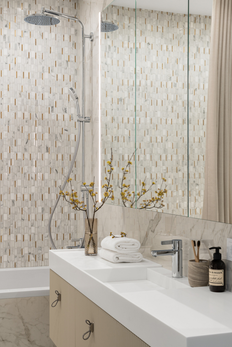 Зеркальный шкаф в ванной