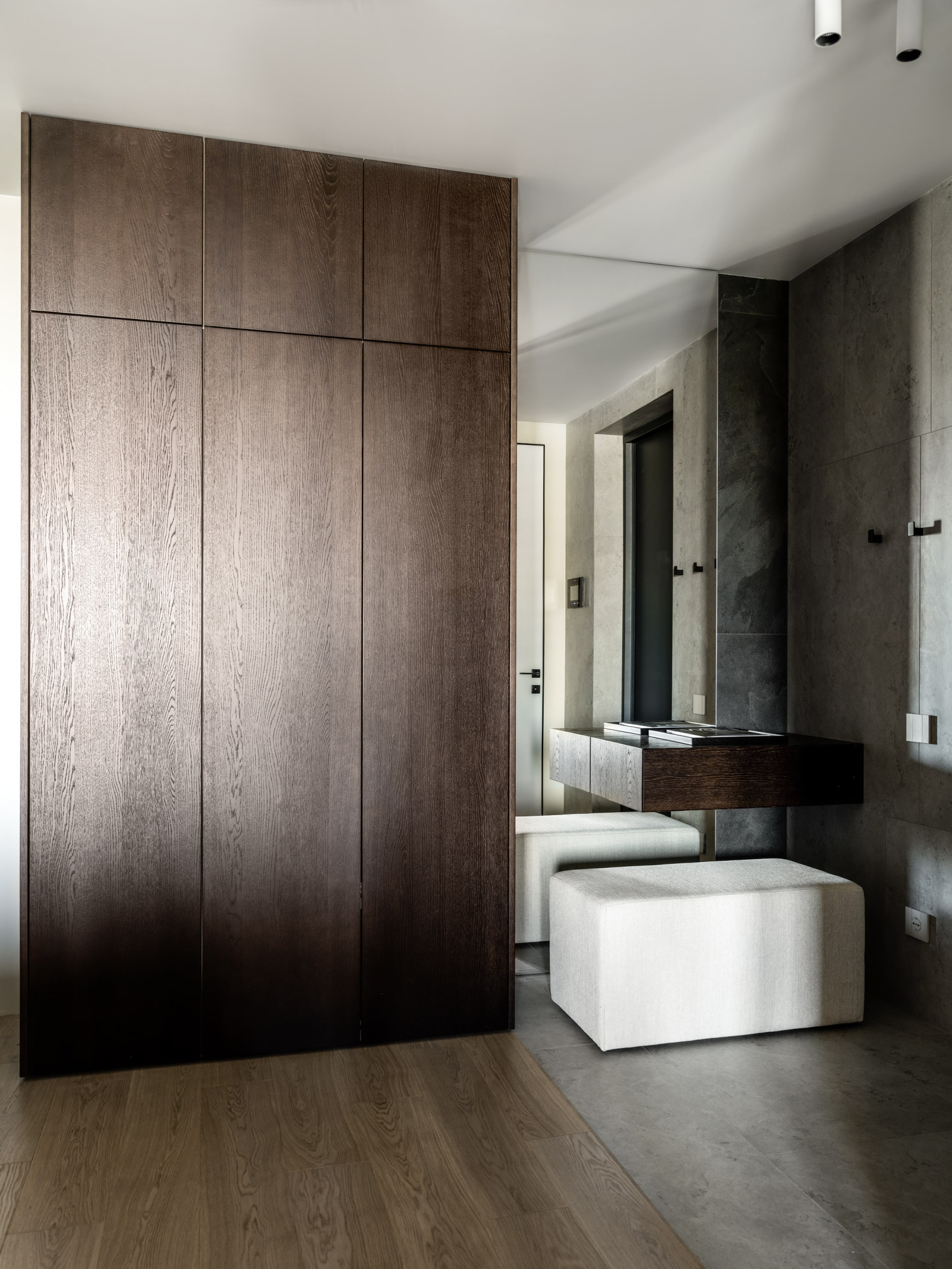 Шкаф для одежды и обуви в прихожей