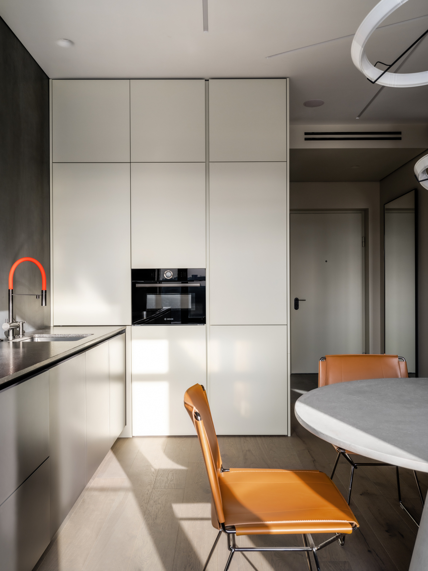 Кухонные пеналы до потолка