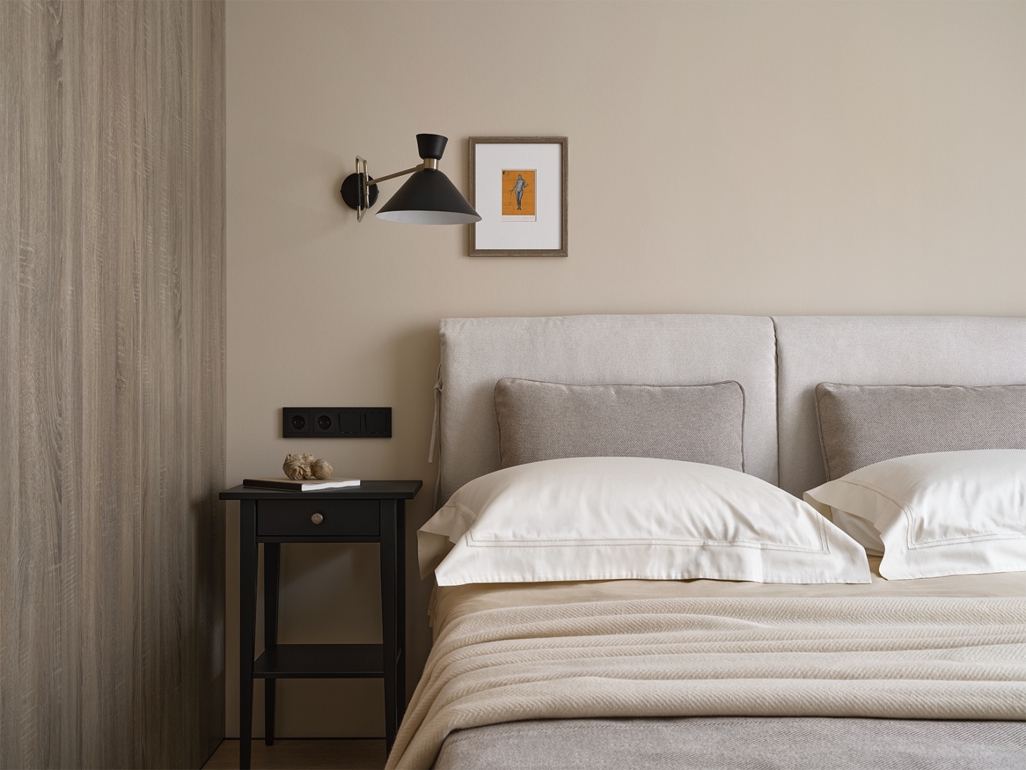 Дизайн бежевой спальни для девушки