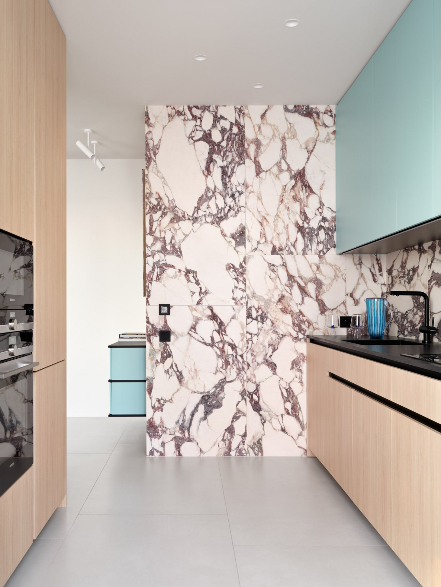 Двусторонняя кухня на заказ